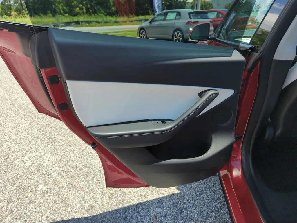 Used 2022  Tesla Performance image 25