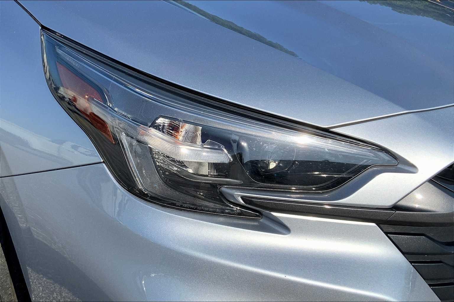 Used 2023 Ice Silver Metallic Subaru Limited image 27