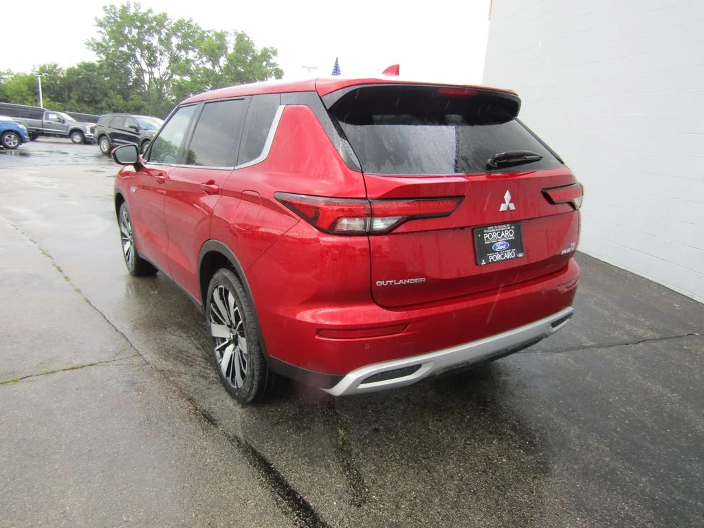 2025 Mitsubishi Outlander Plug-in Hybrid SE - Photo 6