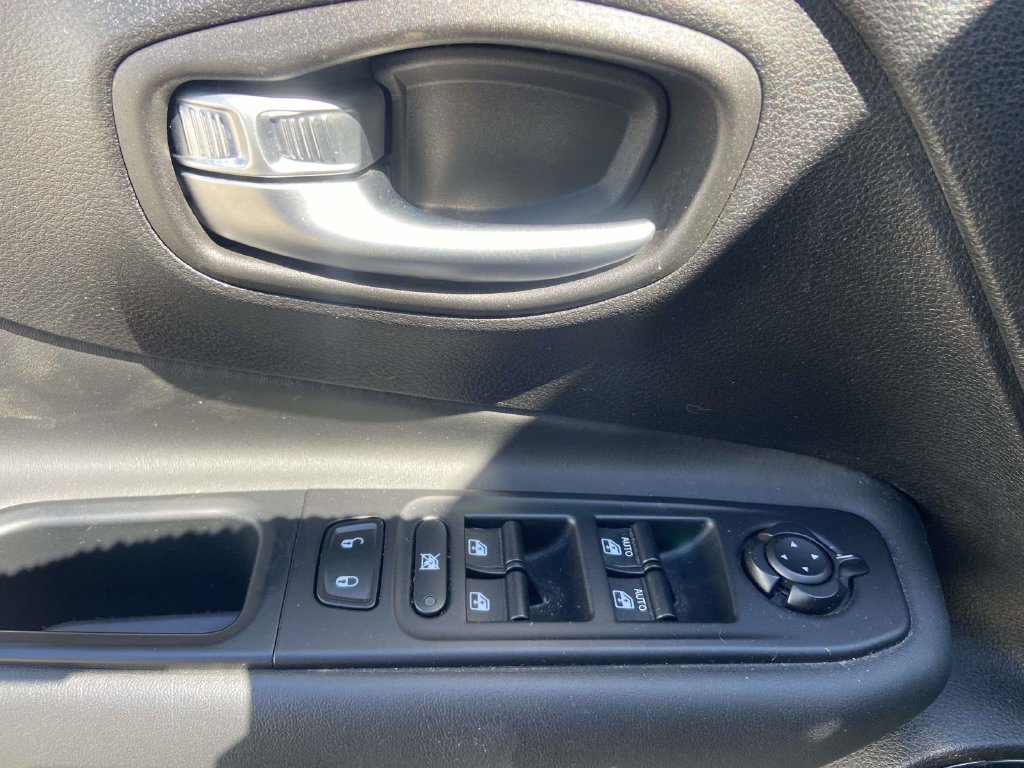 Used 2018 Gray Jeep Altitude image 15