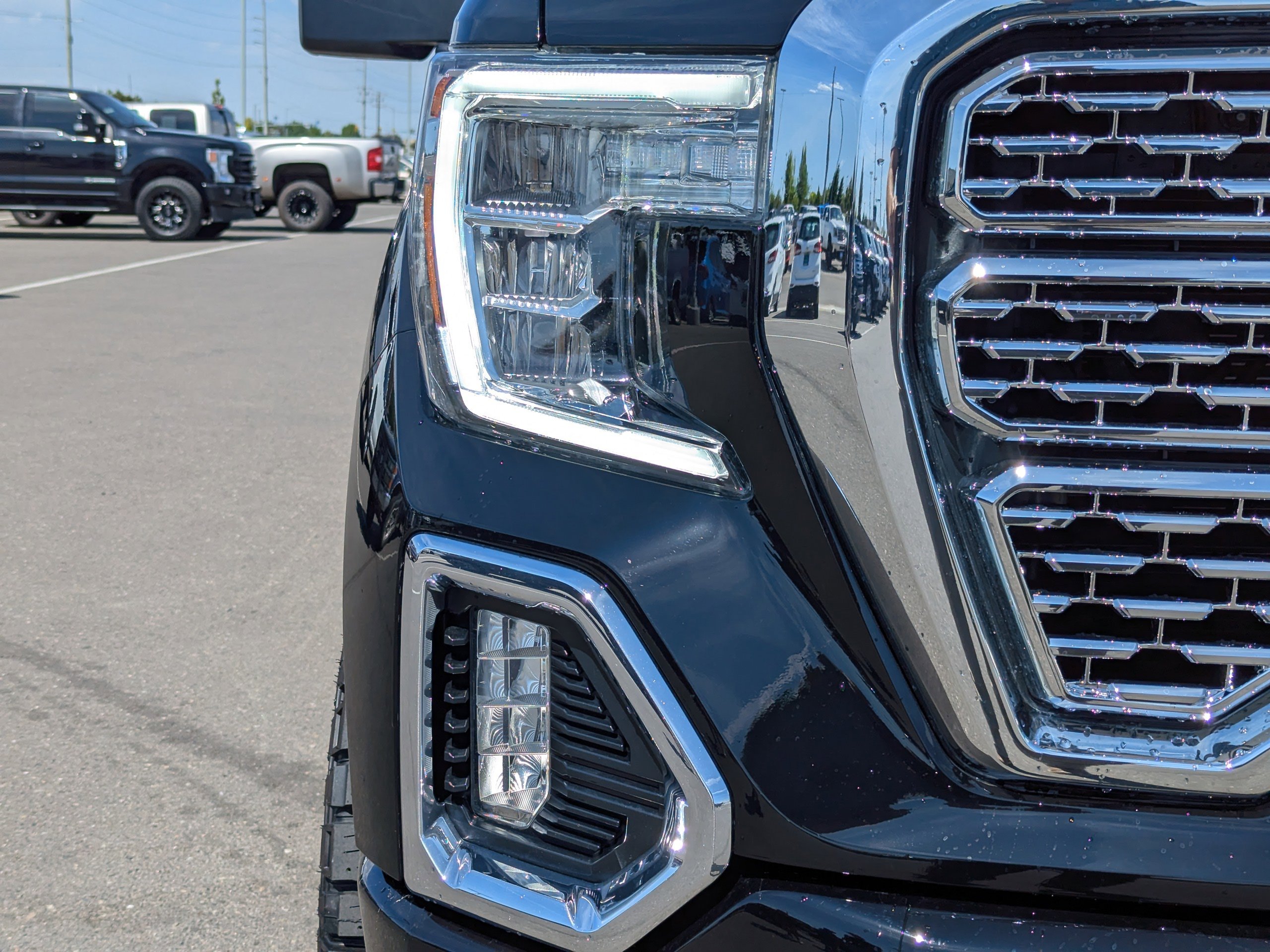 Used 2021 Black GMC Denali image 47