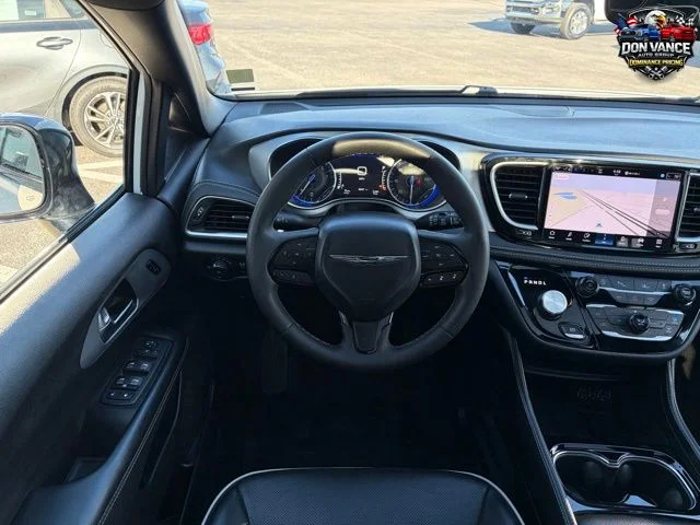 Used 2025 White Chrysler Limited image 13