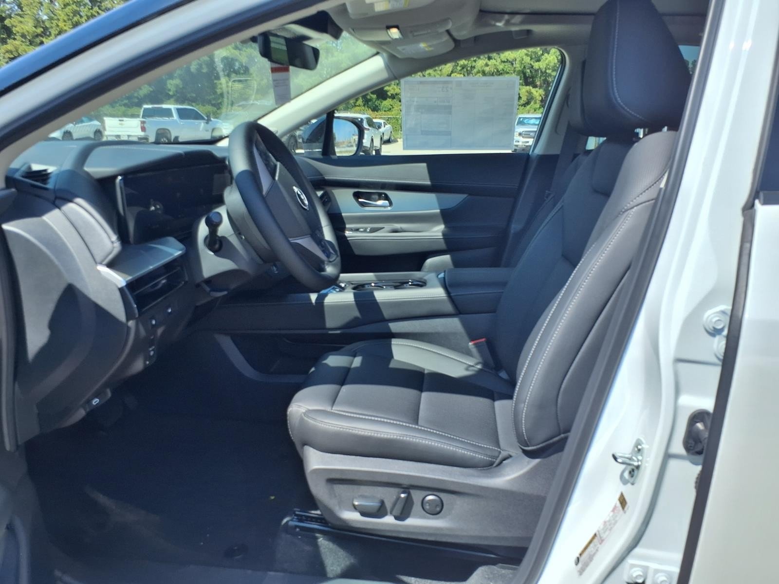 2027 Nissan Murano photo 13 of 25