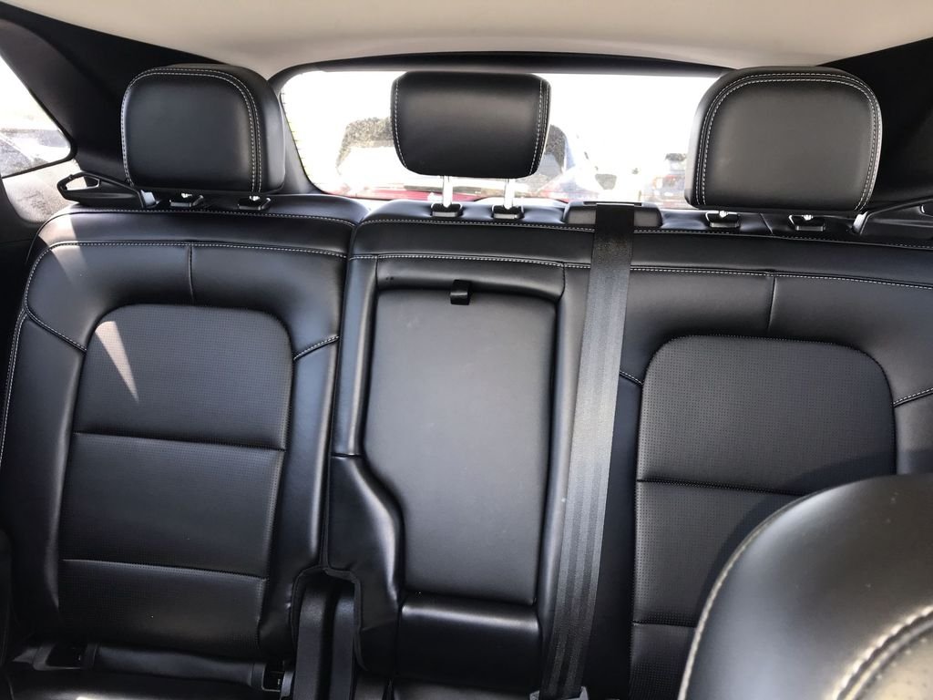 Used 2025  Ford Platinum image 21