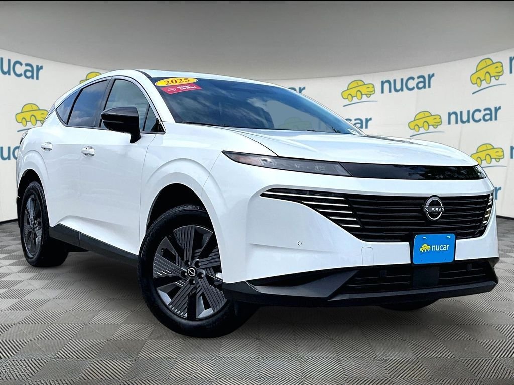 Used 2025 White Nissan SL image 1