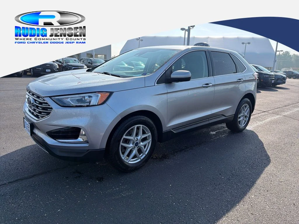 Used 2022 Silver Ford SEL image 1