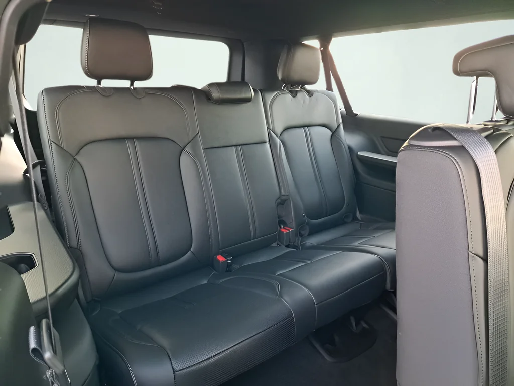 New 2026 Bright White Clear-Coat Exterior Paint Jeep Limited Altitude image 17