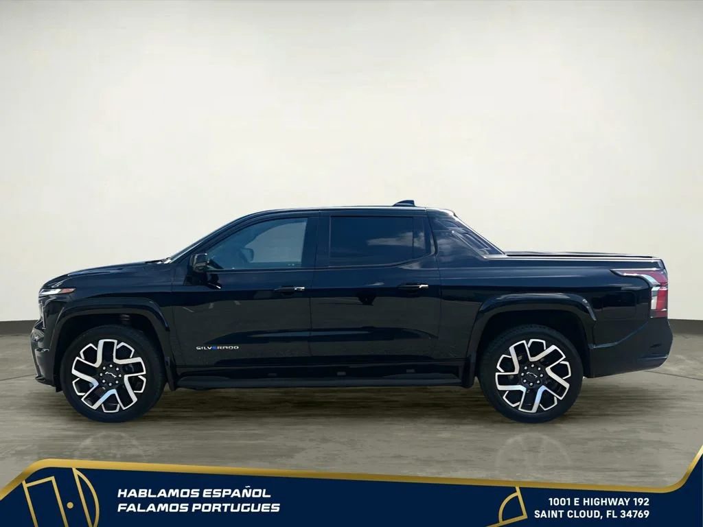 Used 2025 Black Chevrolet RST - Max Range image 3