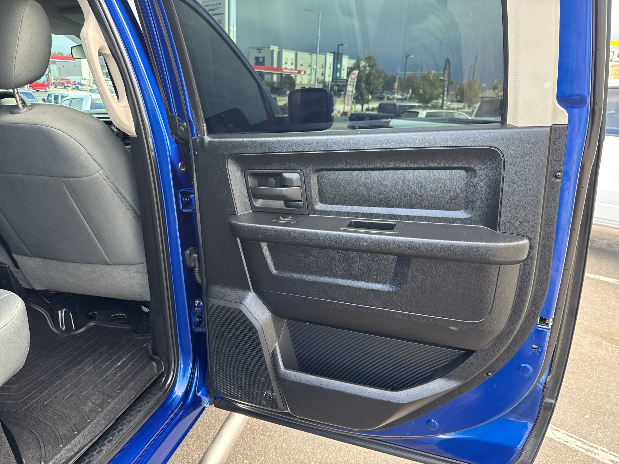 Used 2015 Blue Ram Express image 24