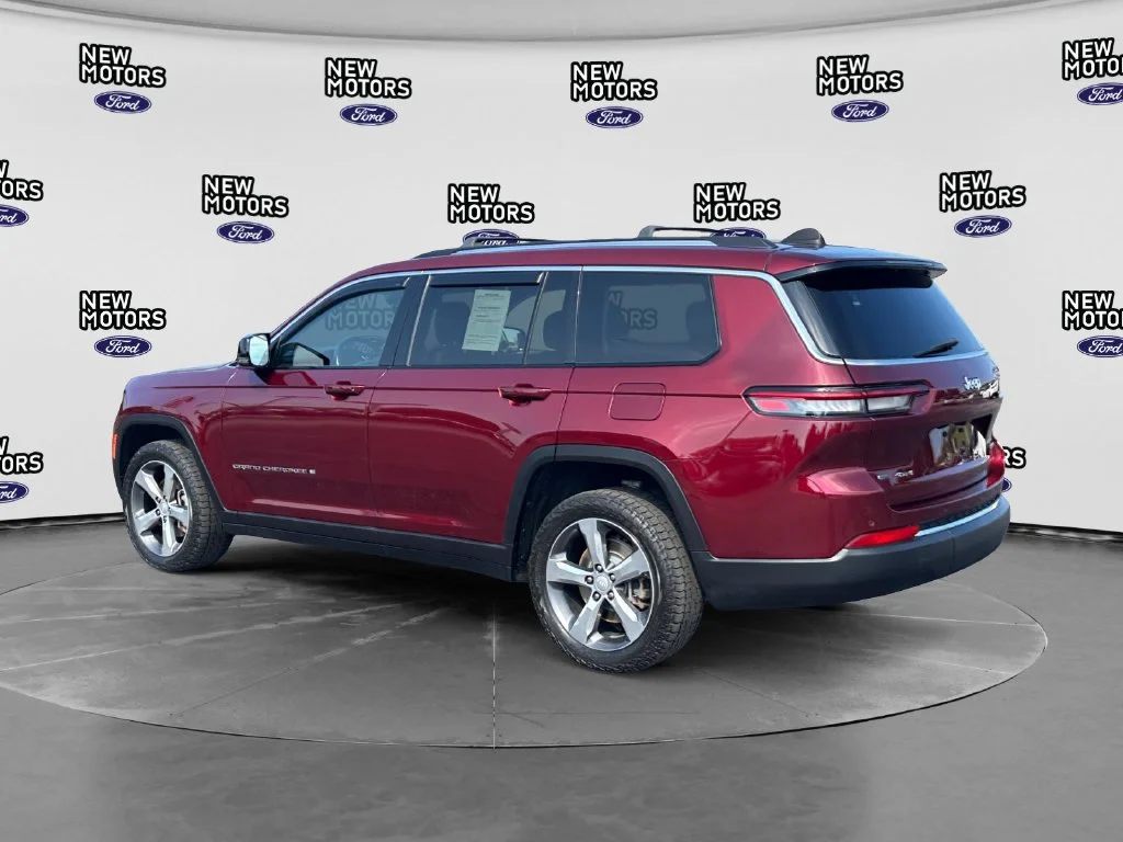 Used 2021 Velvet Jeep Limited image 3