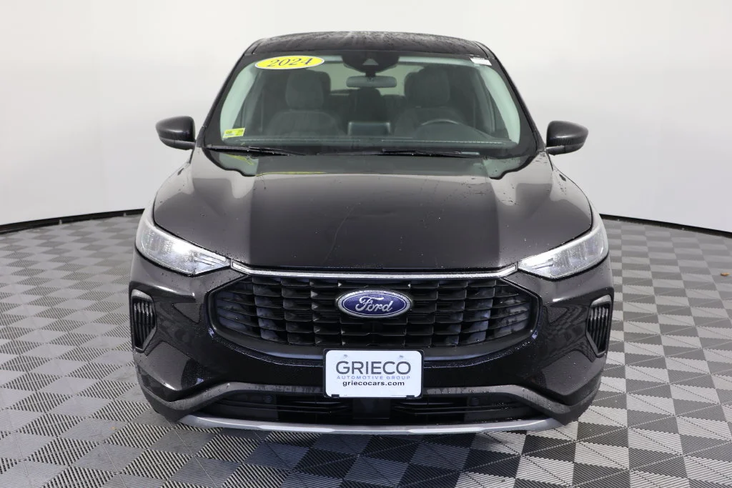 Used 2024 Black Metallic Ford Active image 3