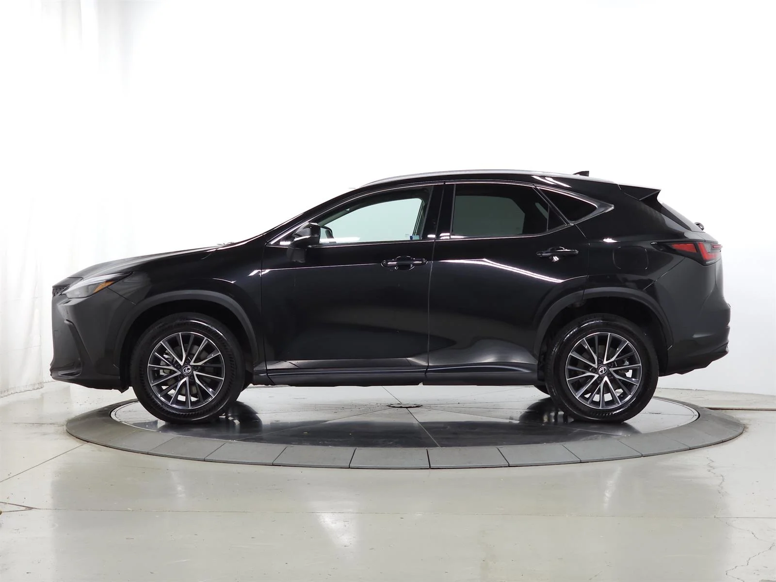 Certified Used 2024 Caviar Lexus PREMIUM image 4