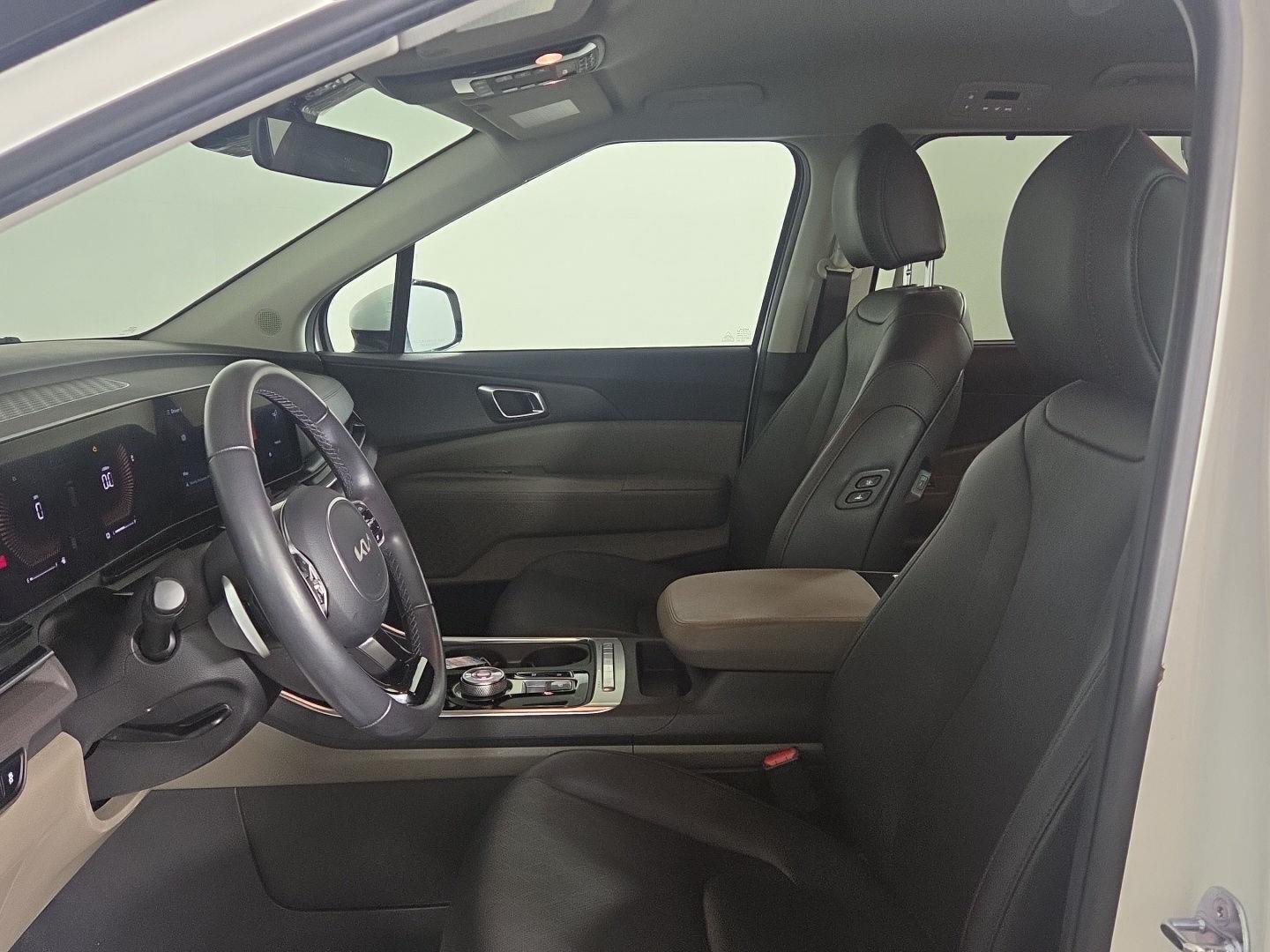 Used 2025 Snow White Pearl Kia EX image 25