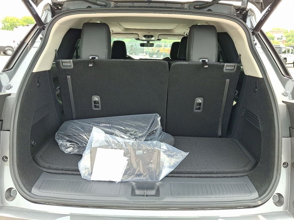 Used 2026 Gray INFINITI LUXE image 27
