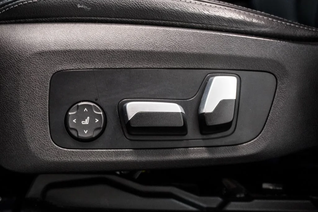 Used 2022 White BMW xDrive30i image 8