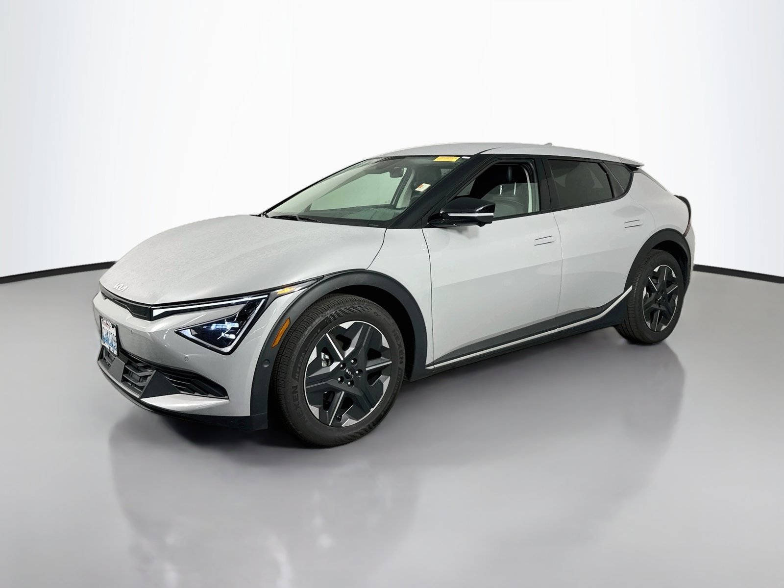 Used 2025 Wolf Gray Kia Light image 3