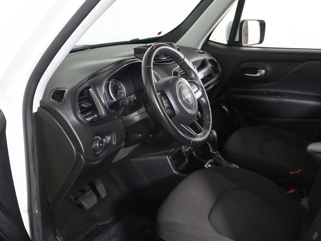 Used 2018 White Jeep Latitude image 20