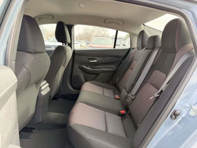 New 2026 Atlantic Gray Metallic / Super Black Two-tone Nissan SR image 13