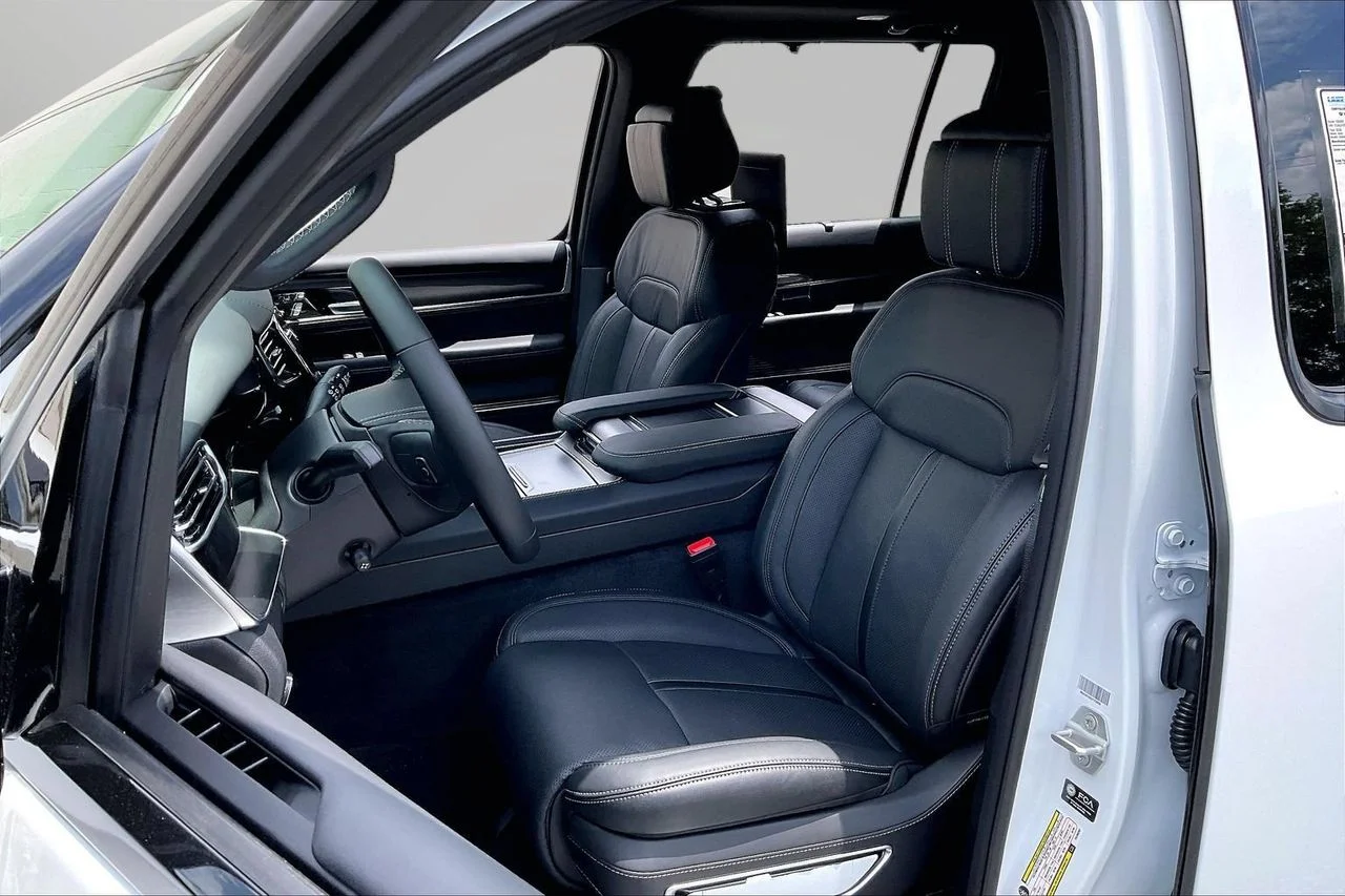 New 2026 Bright White Clearcoat Jeep Summit Obsidian image 20