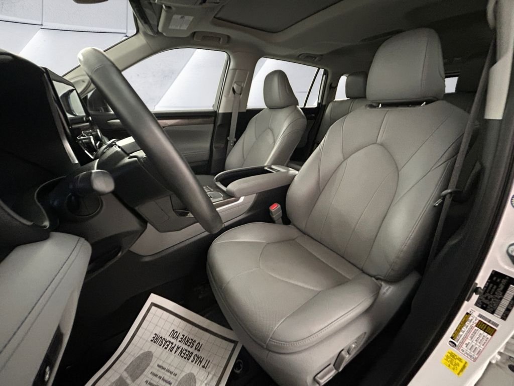 Used 2023 Beige Toyota Limited image 8