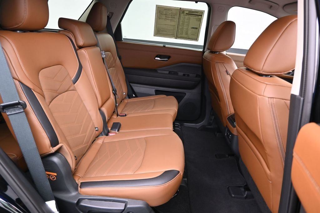 Used 2025 Black Nissan Platinum image 16