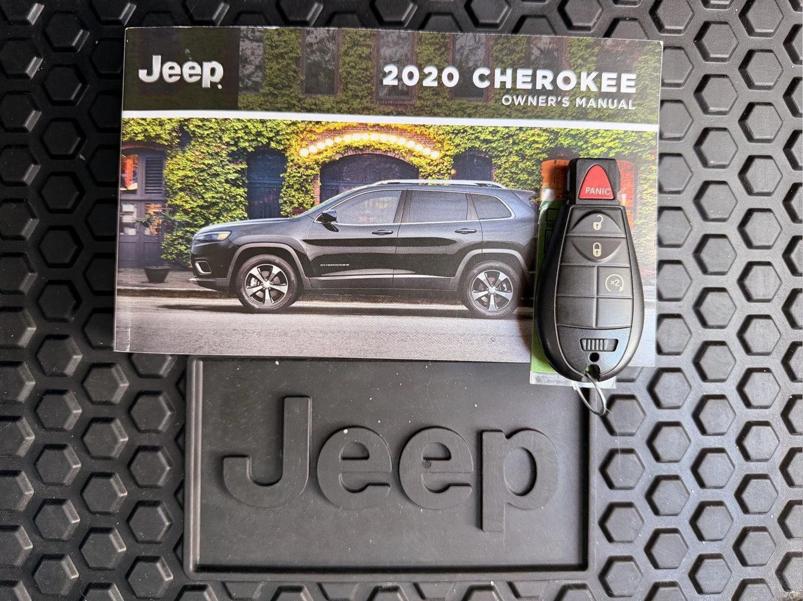 Used 2020 Slate Blue Pearlcoat Jeep Latitude image 21