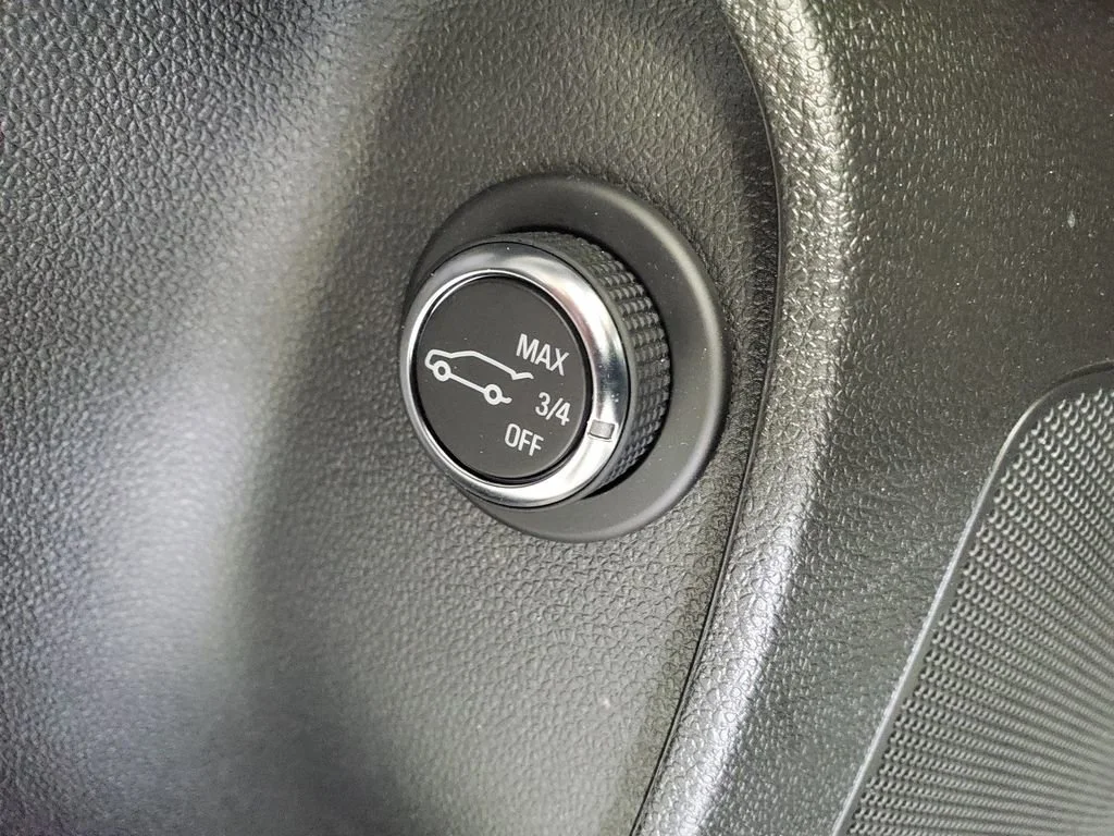 Used 2024 Summit White Buick Preferred image 10