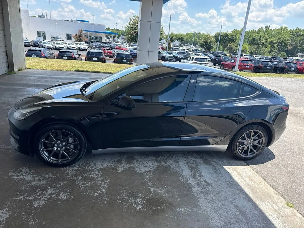 Used 2019 Black Tesla  image 4