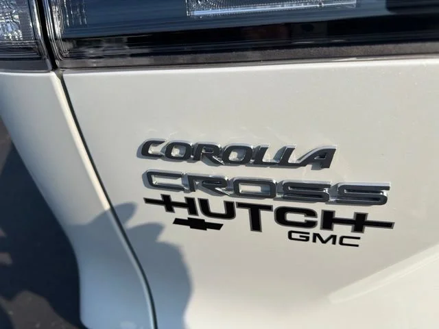 Used 2026 Off-white Toyota LE image 18