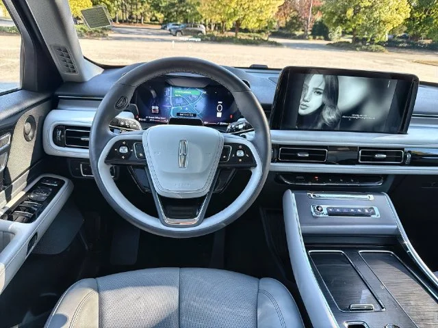 Used 2025 Gray Lincoln Premiere image 14