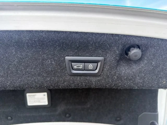 Used 2022 Frozen Brilliant White Metallic BMW Competition image 9