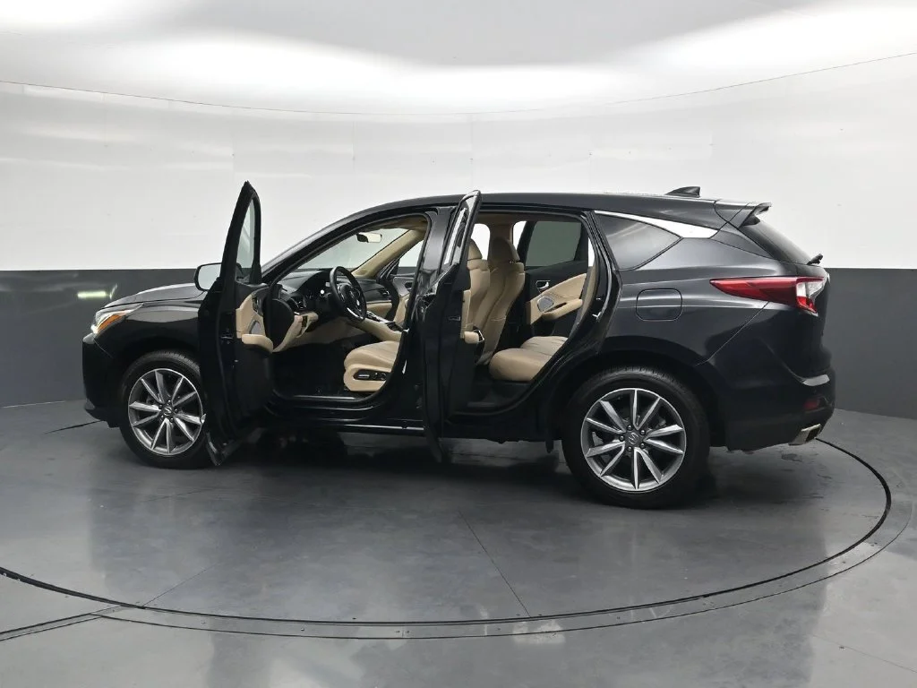 Used 2023  Acura Technology Package image 44