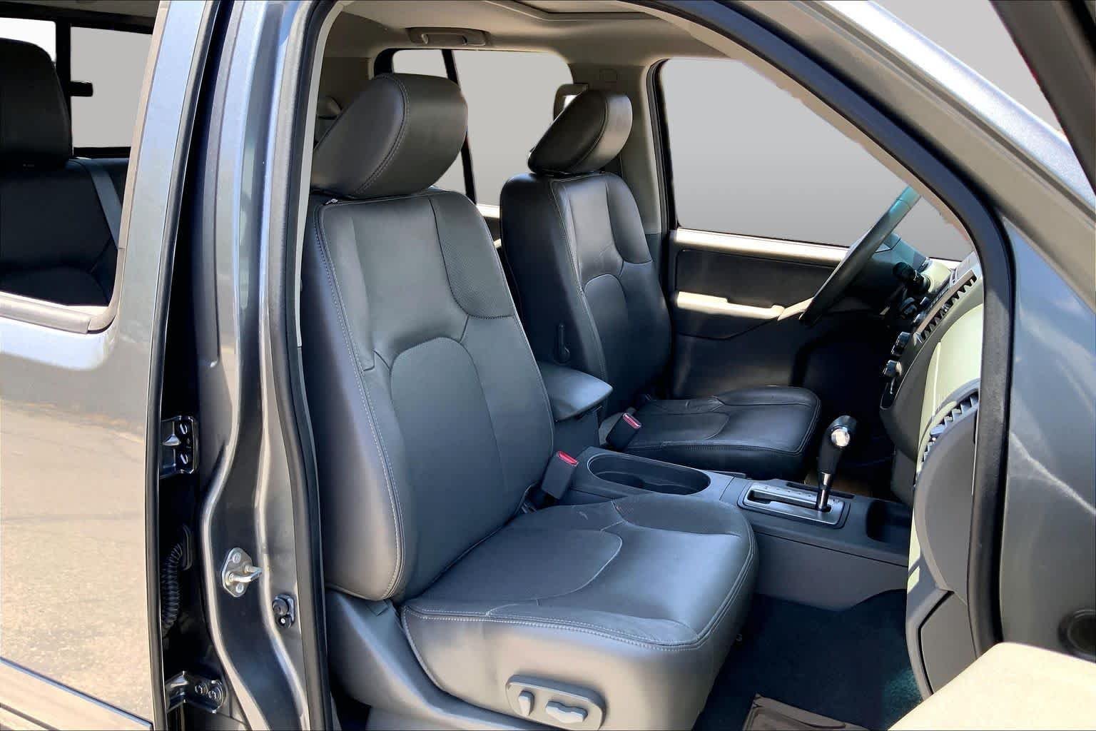 Used 2019 Gun Metallic Nissan SL image 8