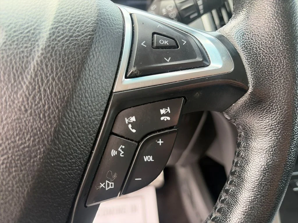 Used 2020 Oxford White Ford SEL image 35