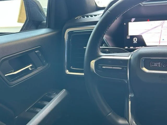 Used 2025  GMC Elevation image 15