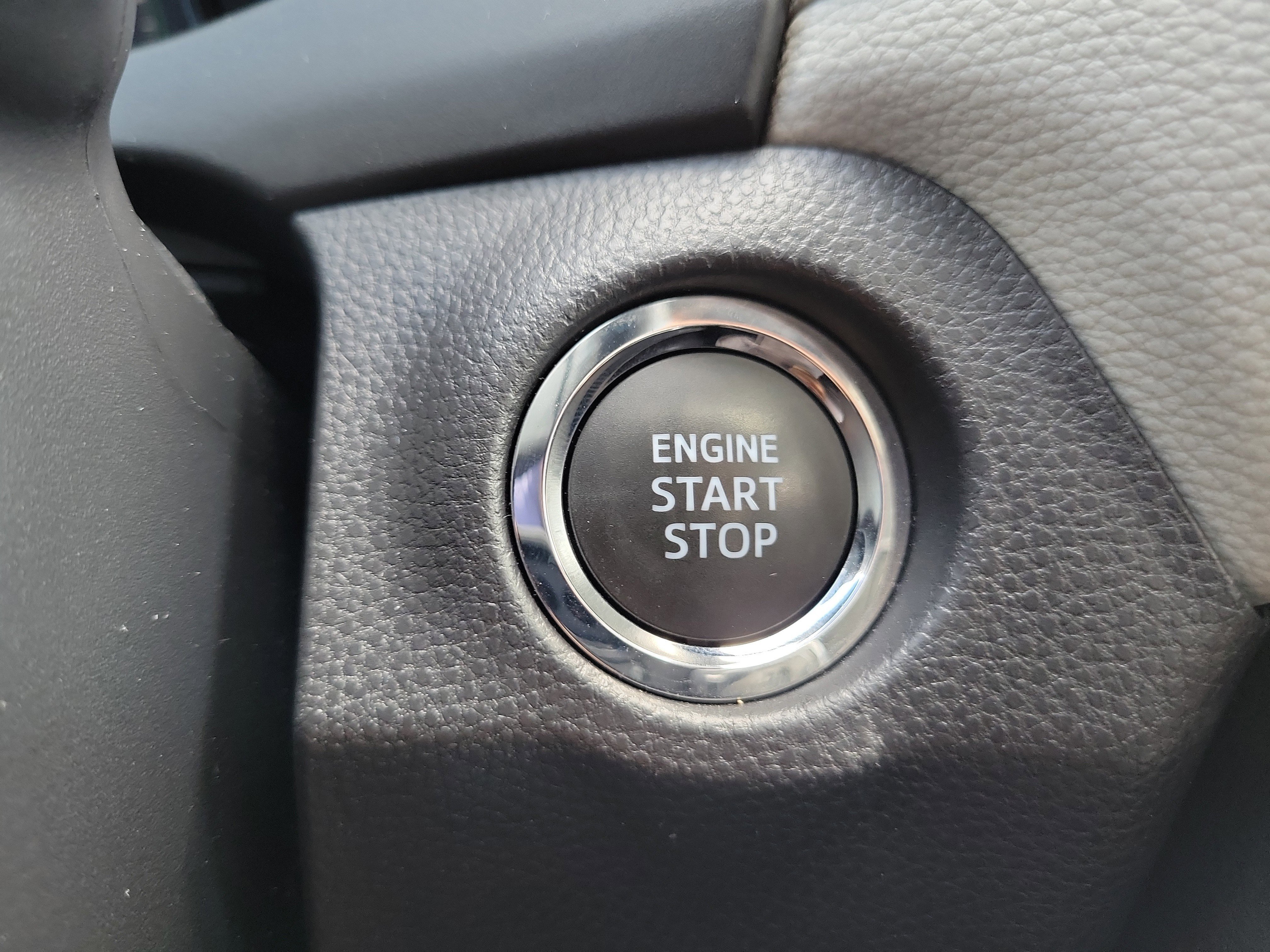 Used 2025 Ice Toyota XLE image 32