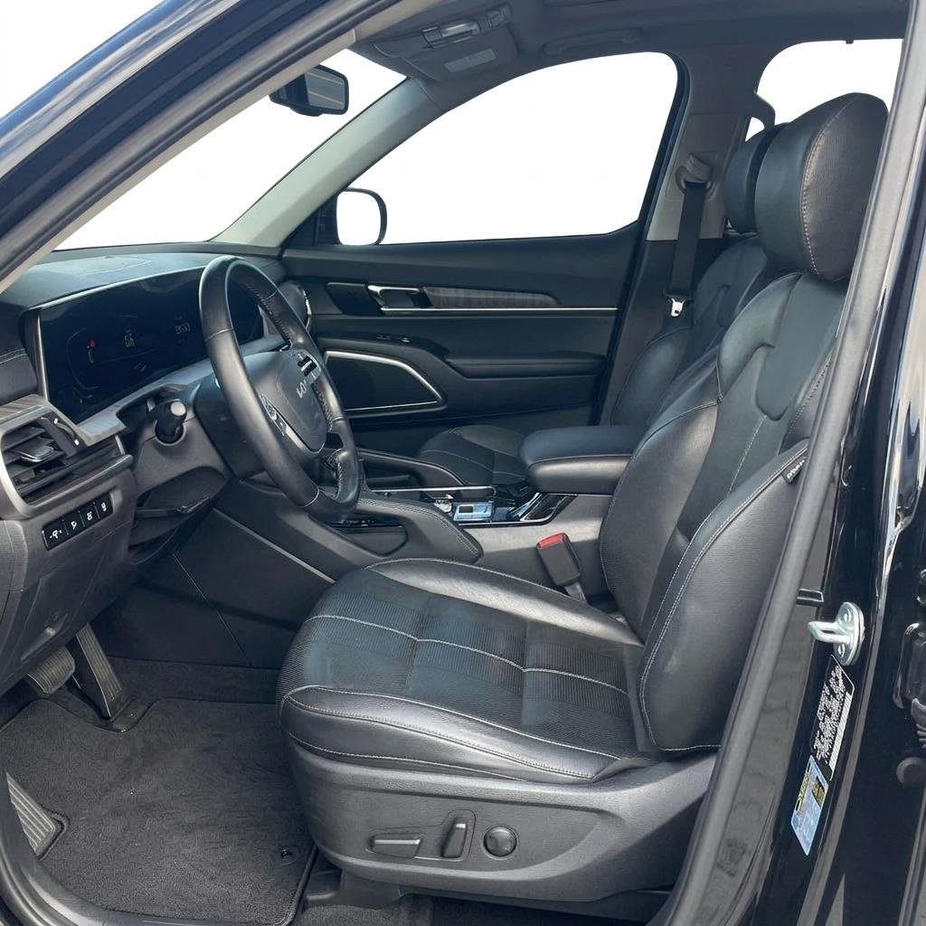 Used 2025 Ebony Black Kia S image 13