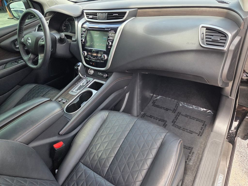 Used 2022 Black Nissan Platinum image 19