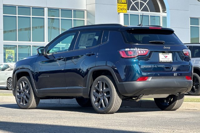 New 2026 Fathom Blue Pearl-Coat Exterior Paint Jeep Limited image 5