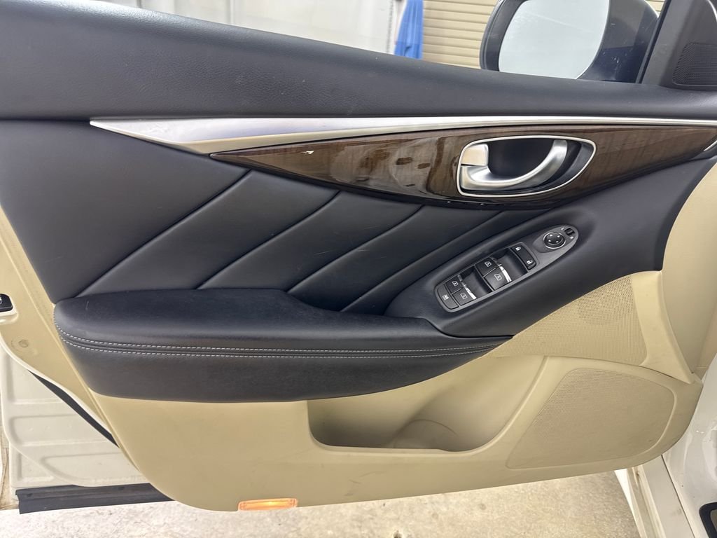 Used 2019 White INFINITI 3.0t LUXE image 15