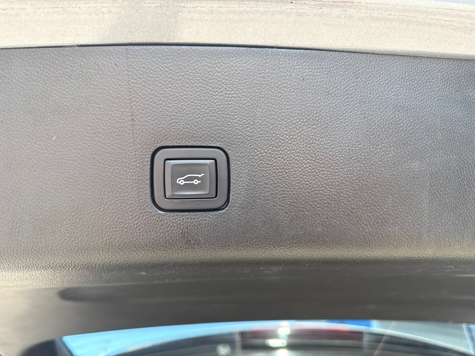 Used 2018 SATIN STEEL METALLIC Chevrolet LT Leather image 15