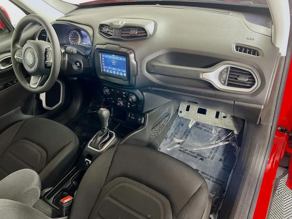 Used 2021 Red Jeep Latitude image 26