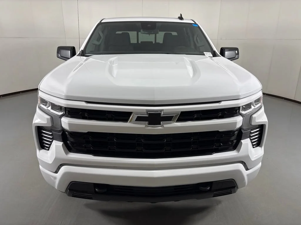 New 2026 Summit White Chevrolet RST image 4