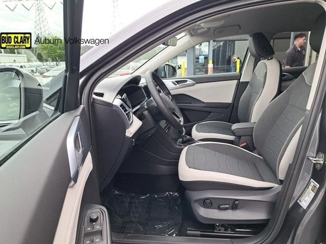 New 2026 Platinum Gray Metallic Volkswagen 1.5T SE image 23