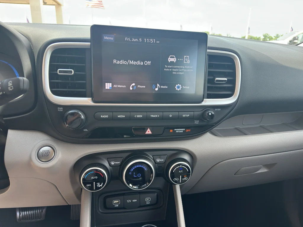 Used 2025 Mirage Green Hyundai SEL image 18