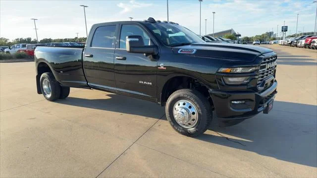 New 2026 Diamond Black Crystal Pearl-Coat Exterior Paint RAM Big Horn image 2