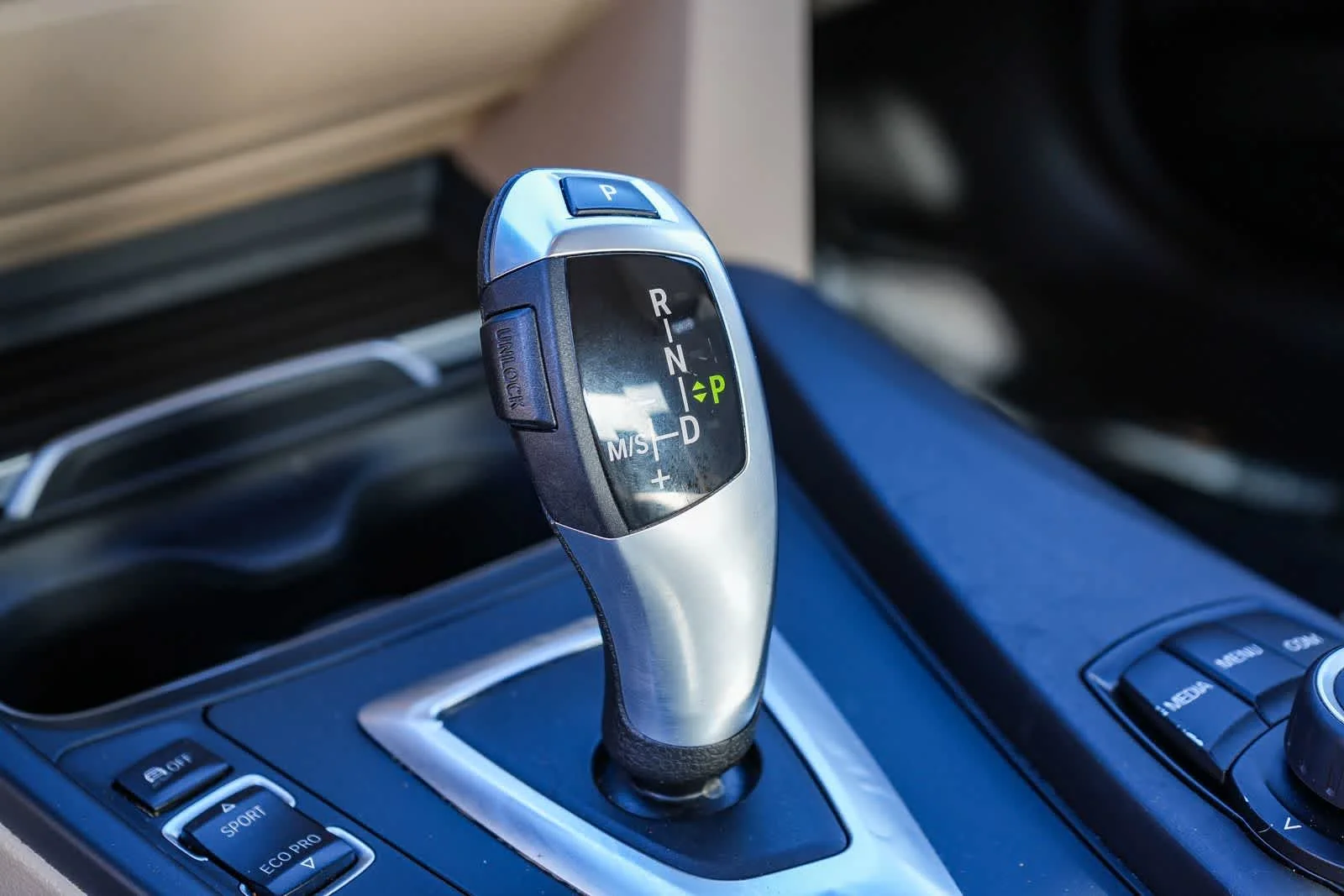 Used 2018 White BMW 320i image 20