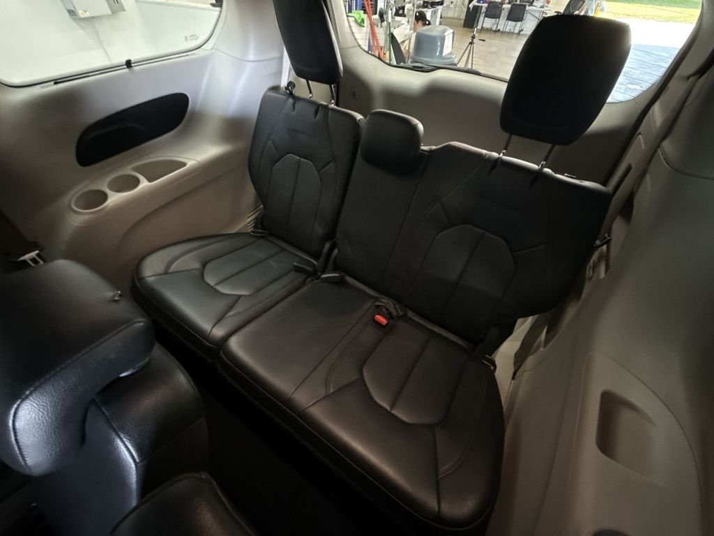 Used 2017 Billet Silver Metallic Chrysler Touring L image 19