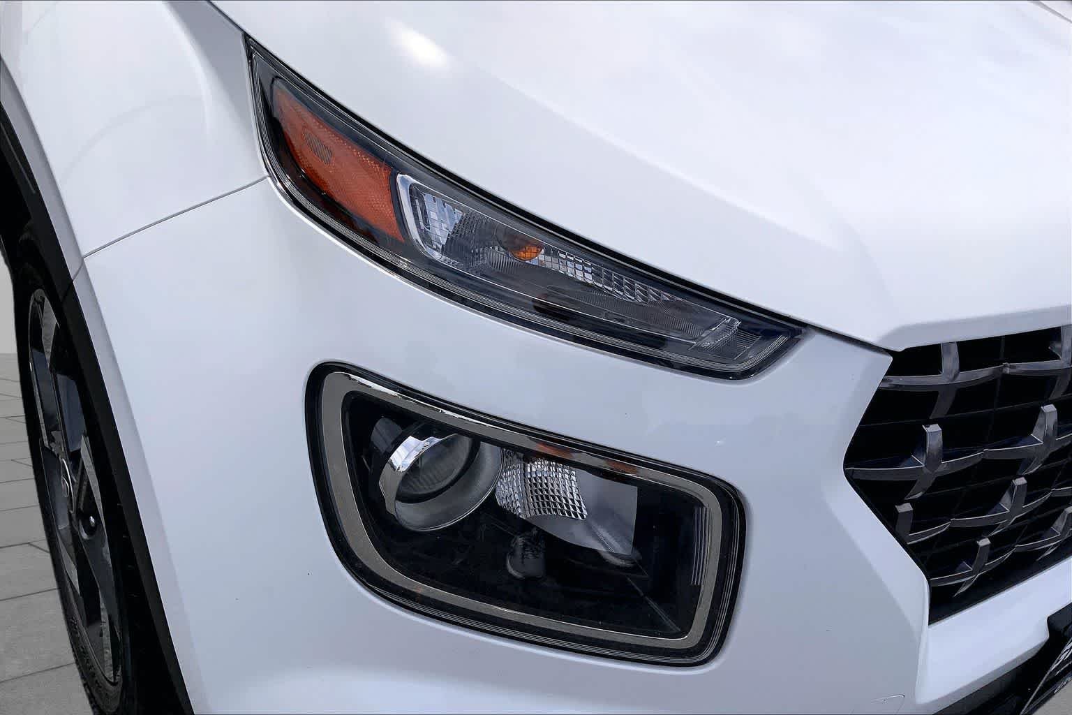 Used 2025 Lunar White Hyundai SEL image 28