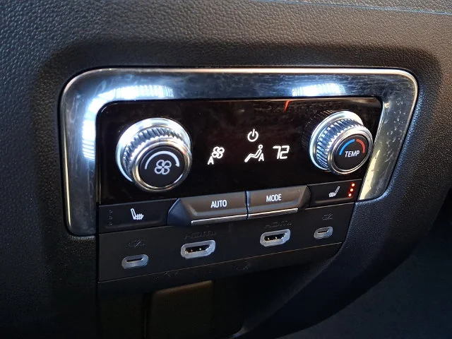 2023 GMC Yukon XL Denali Ultimate - Photo 12